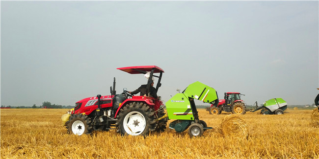 世達爾全系列打捆機亮相沙洋2018年秸稈打捆示范現場