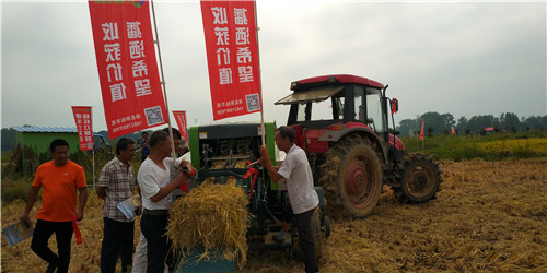 上海世達爾打捆機參加湖北省秋季農機化生產現場推進會