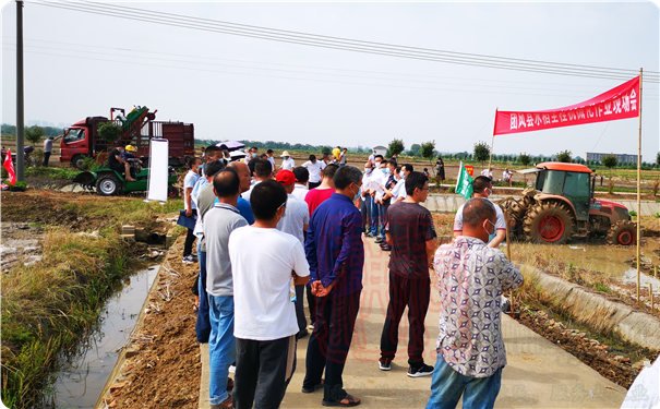 上海世達爾直播機參加團風縣水稻生產全程機械化現場會