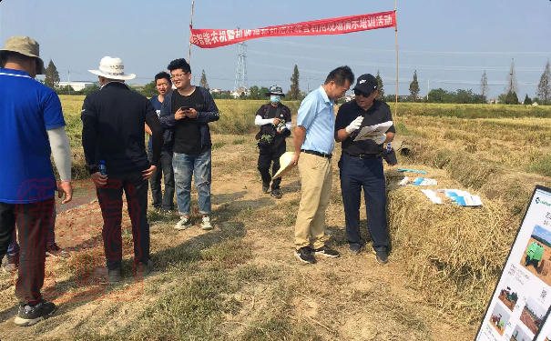 科技助力機收減損 秸稈打捆回收促環保增效益